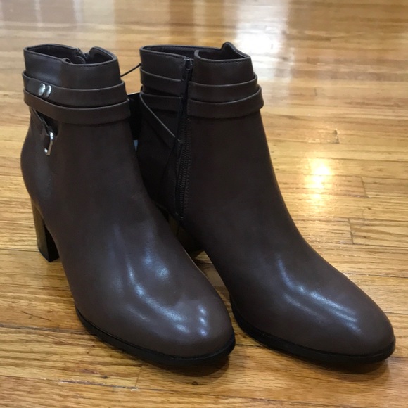 NWT Forever 21 Brown Ankle Boots - Picture 2 of 4